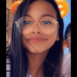 Meet your Posher, Ava